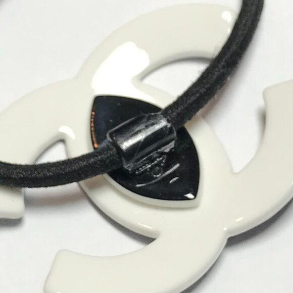 Black & White CC Pony Tail - Picture 14 of 16